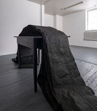 2023_Black Momentum, Part No. 2, Table; Ausstellungsansicht / Exhibition View, B74 Raum für Kunst Luzern, Foto: Roberto Conciatori; ©Stella Pfeiffer