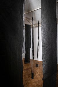 2023_Black Momentum, Part No. 1, Space; Ausstellungsansicht / Exhibition View, B74 Raum für Kunst Luzern, Foto: Roberto Conciatori; ©Stella Pfeiffer