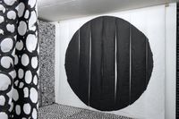Kreise ziehen - Konstellation Nr. 1, Black Circle No. 1; Ausstellungssituation B74 Raum für Kunst, Luzern, 2021; Foto:Stella Pfeiffer; ©Stella Pfeiffer